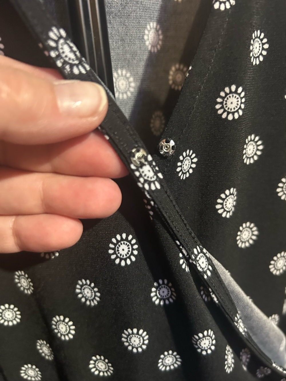 Michael Kors Black Dress with White Daisy Print and Metal Logo - Picture 3 of 8